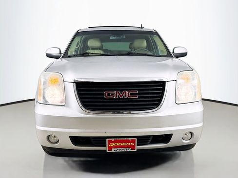 Used 2010 GMC Yukon SLT w/ SLT-2 Equipment Package image 2