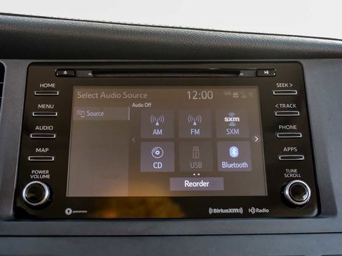 Used 2018 Toyota Sienna XLE image 30