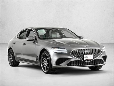Used 2025 Genesis G70 2.5T image 3