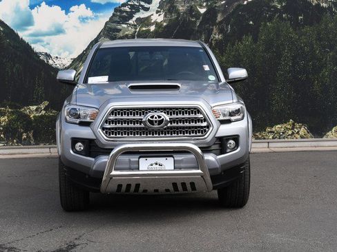 Used 2017 Toyota Tacoma TRD Sport w/ Premium & Technology Package image 5