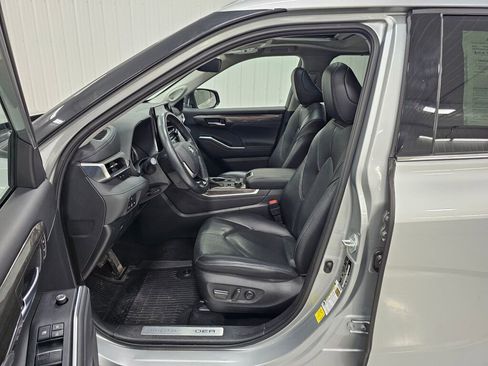 Used 2022 Toyota Highlander Limited AWD/4WD image 12