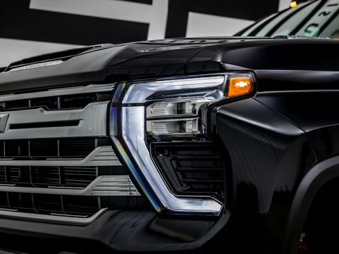Used 2024 Chevrolet Silverado 2500 High Country w/ High Country Premium Package AWD/4WD image 19