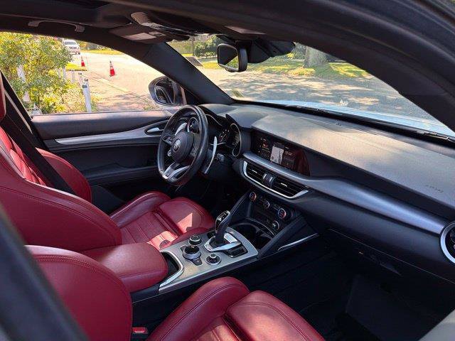 Used 2023 Alfa Romeo Stelvio Veloce AWD/4WD image 27