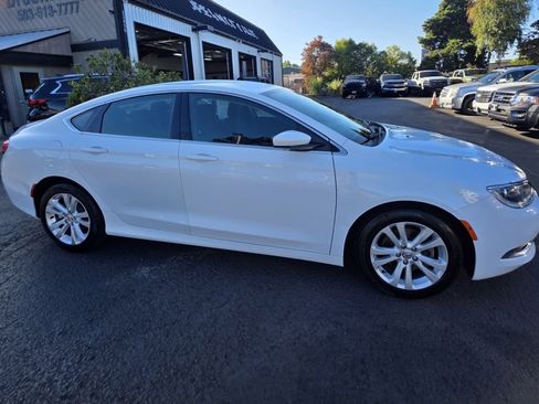 Used 2015 Chrysler 200 Limited w/ Convenience Group image 6