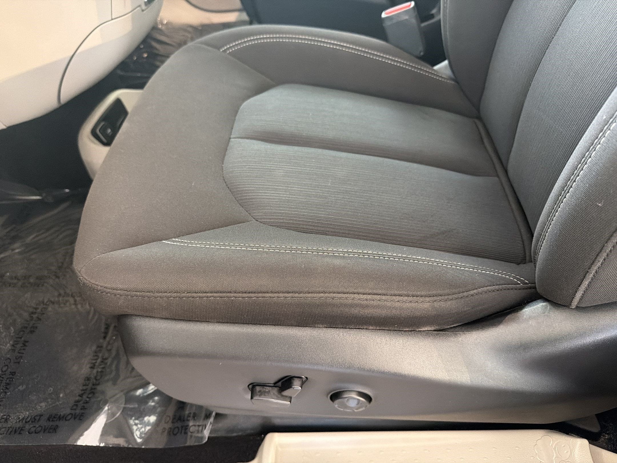 Used 2023 Chrysler Voyager LX FWD image 16