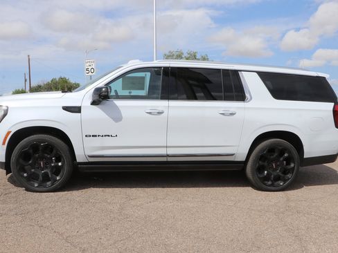 New 2026 GMC Yukon XL Denali Ultimate AWD/4WD image 4