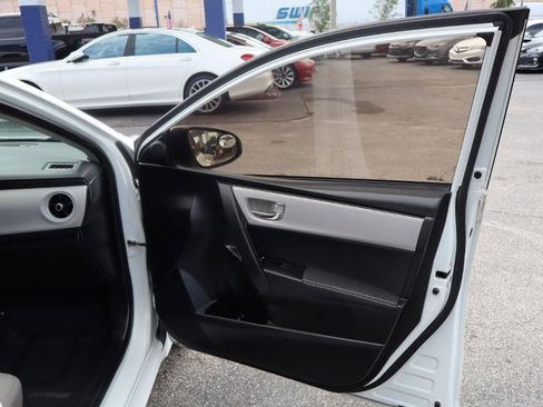 Used 2018 Toyota Corolla LE FWD image 15