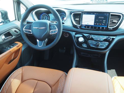 New 2026 Chrysler Pacifica Pinnacle image 22