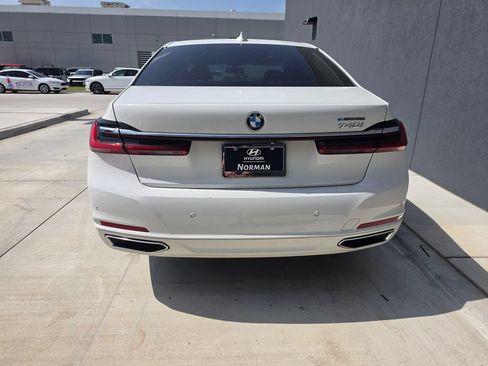 Used 2022 BMW 740i w/ Premium Package RWD image 5