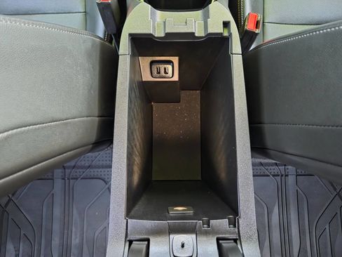 Used 2022 Chevrolet Equinox Premier w/ Redline Edition image 36