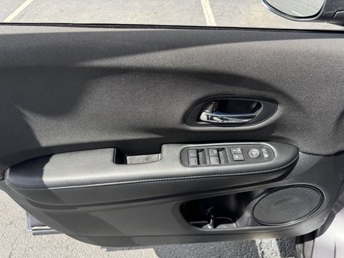 Used 2022 Honda HR-V LX image 15