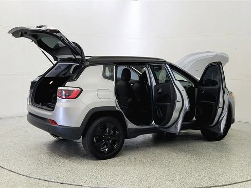 Used 2018 Jeep Compass Latitude AWD/4WD image 12