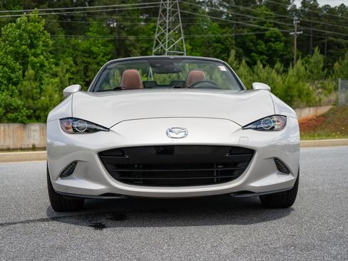 Used 2023 MAZDA MX-5 Miata Grand Touring RWD image 2
