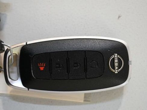 Used 2023 Nissan Rogue SV image 24