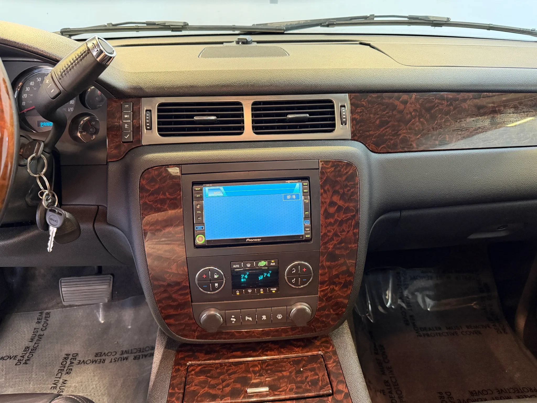 Used 2007 GMC Yukon Denali AWD/4WD image 16