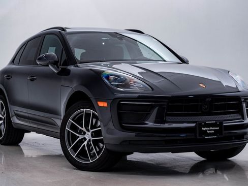 Certified 2025 Porsche Macan image 8