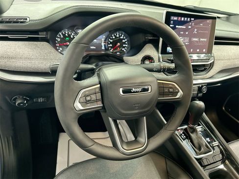 Used 2024 Jeep Compass Latitude w/ Sun and Sound Group image 4