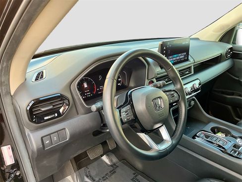 Used 2025 Honda Pilot EX-L image 9