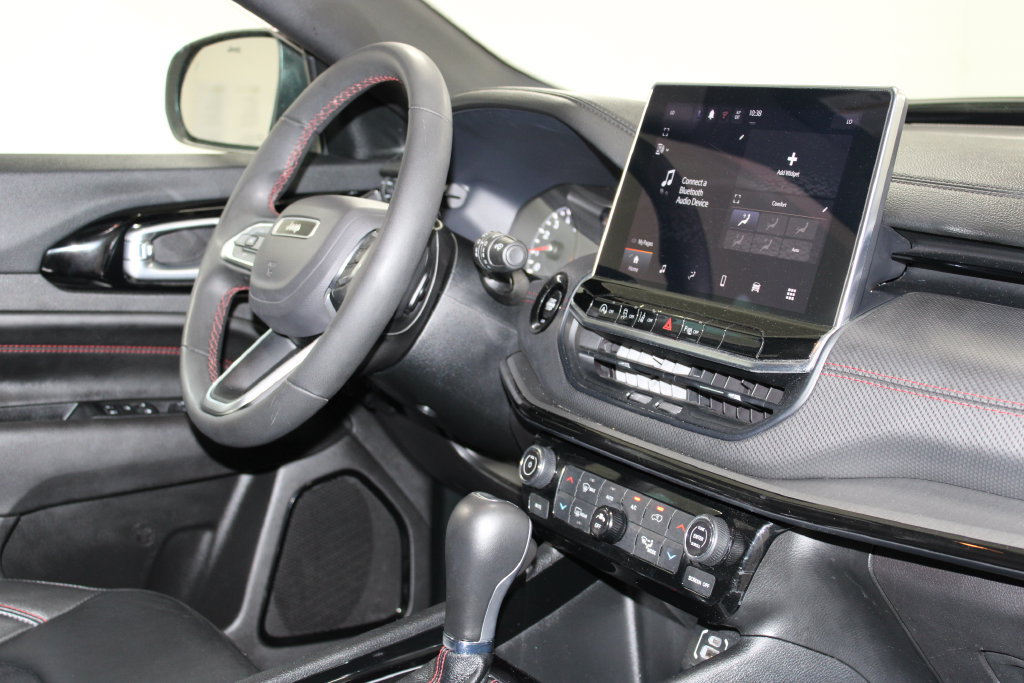 Used 2025 Jeep Compass Trailhawk AWD/4WD image 26