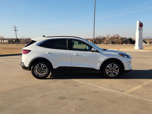 Used 2020 Ford Escape SEL image 7