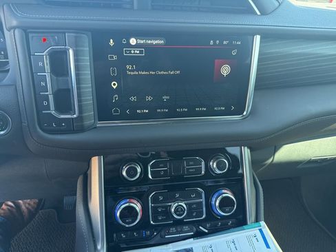 Used 2024 GMC Yukon Denali w/ Advanced Technology Package image 6