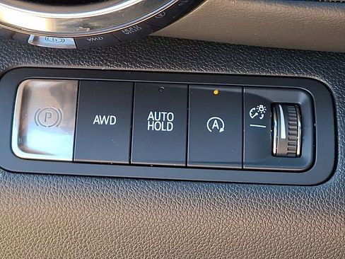Used 2025 Chevrolet Equinox LT AWD/4WD image 23