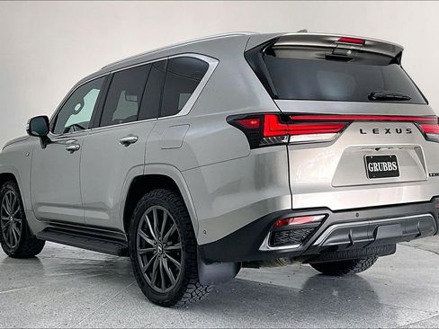 Used 2025 Lexus LX 700h F Sport image 17