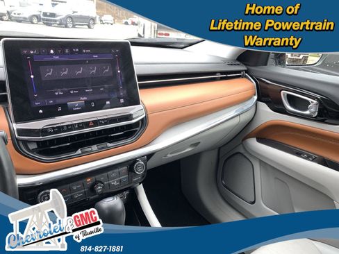 Used 2022 Jeep Compass Limited image 18