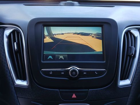 Used 2018 Chevrolet Malibu LT image 15