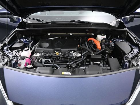 Certified 2024 Toyota Venza LE image 37