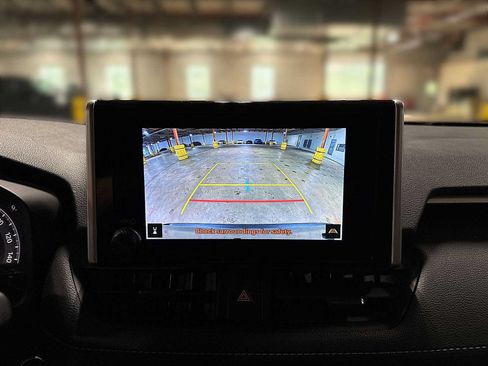 Used 2025 Toyota RAV4 XLE AWD/4WD image 24