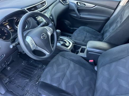 Used 2016 Nissan Rogue S w/ Appearance Package AWD/4WD image 9