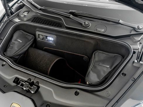 Used 2018 Lamborghini Huracan Performante AWD/4WD image 59