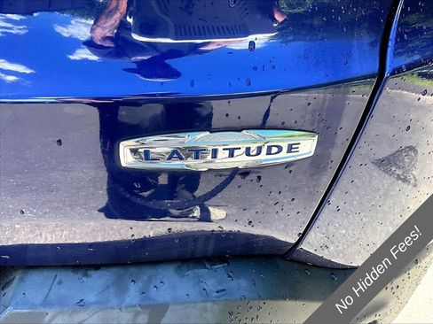 Used 2016 Jeep Renegade Latitude AWD/4WD image 8