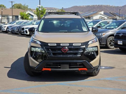 Used 2025 Nissan Rogue SV image 3
