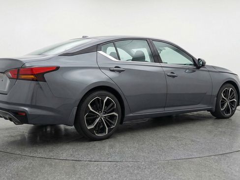 Used 2025 Nissan Altima 2.5 SR image 9