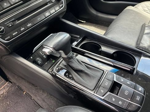 Used 2018 Kia Cadenza Limited FWD image 14