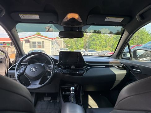 Used 2019 Toyota C-HR Limited FWD image 14