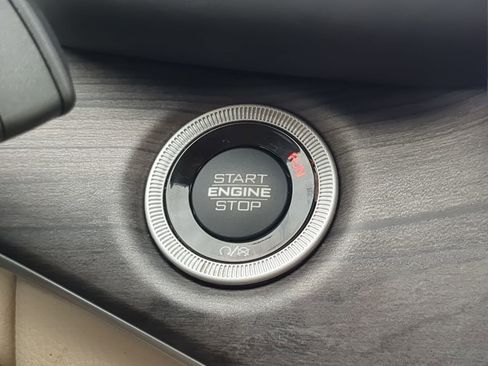 Used 2022 Jeep Grand Cherokee Limited image 30