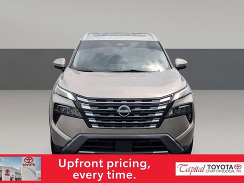 Used 2024 Nissan Rogue SL w/ SL Premium Package FWD image 3