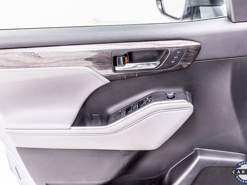 Used 2023 Toyota Highlander Platinum image 25