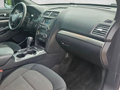 Used 2018 Ford Explorer XLT FWD image 20