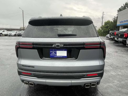 Used 2026 Chevrolet Traverse LT FWD image 4
