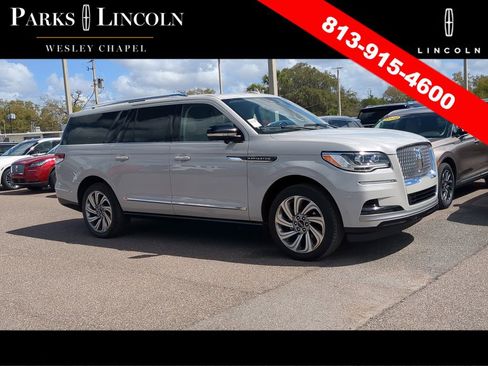 Used 2022 Lincoln Navigator L Reserve image 1