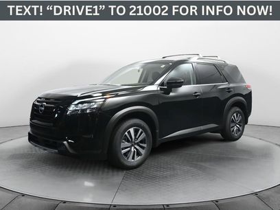 New 2025 Nissan Pathfinder SL w/ Black Appearance Package