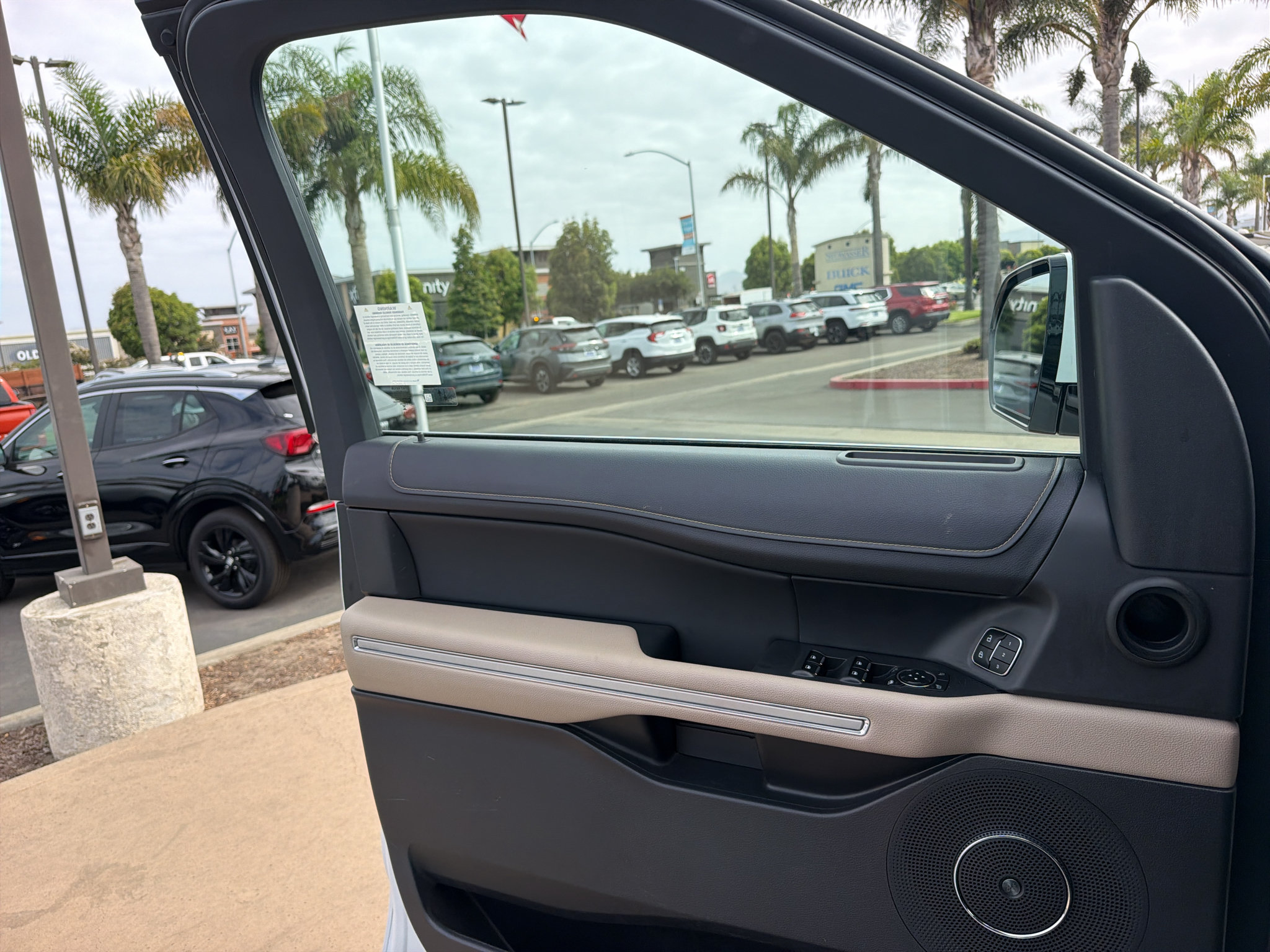 Used 2024 Ford Expedition Limited AWD/4WD image 13