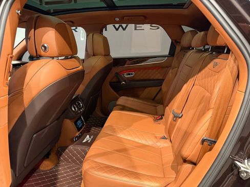 Used 2018 Bentley Bentayga AWD/4WD image 31