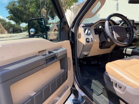 Used 2016 Ford F250 Lariat w/ Lariat Ultimate Package AWD/4WD image 30