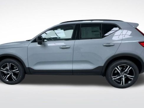 New 2026 Volvo XC40 B5 Core w/ Climate Package image 22