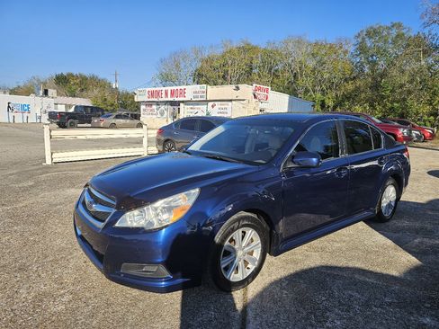 Used 2010 Subaru Legacy 2.5i Premium AWD/4WD image 4